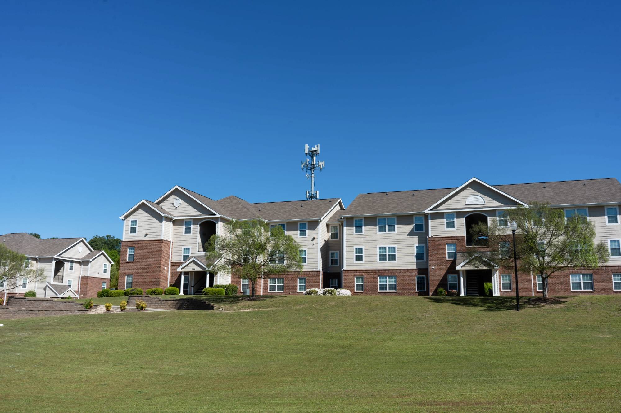 Student apartments at 大学村 showing exterior of one of the apartment buildings.